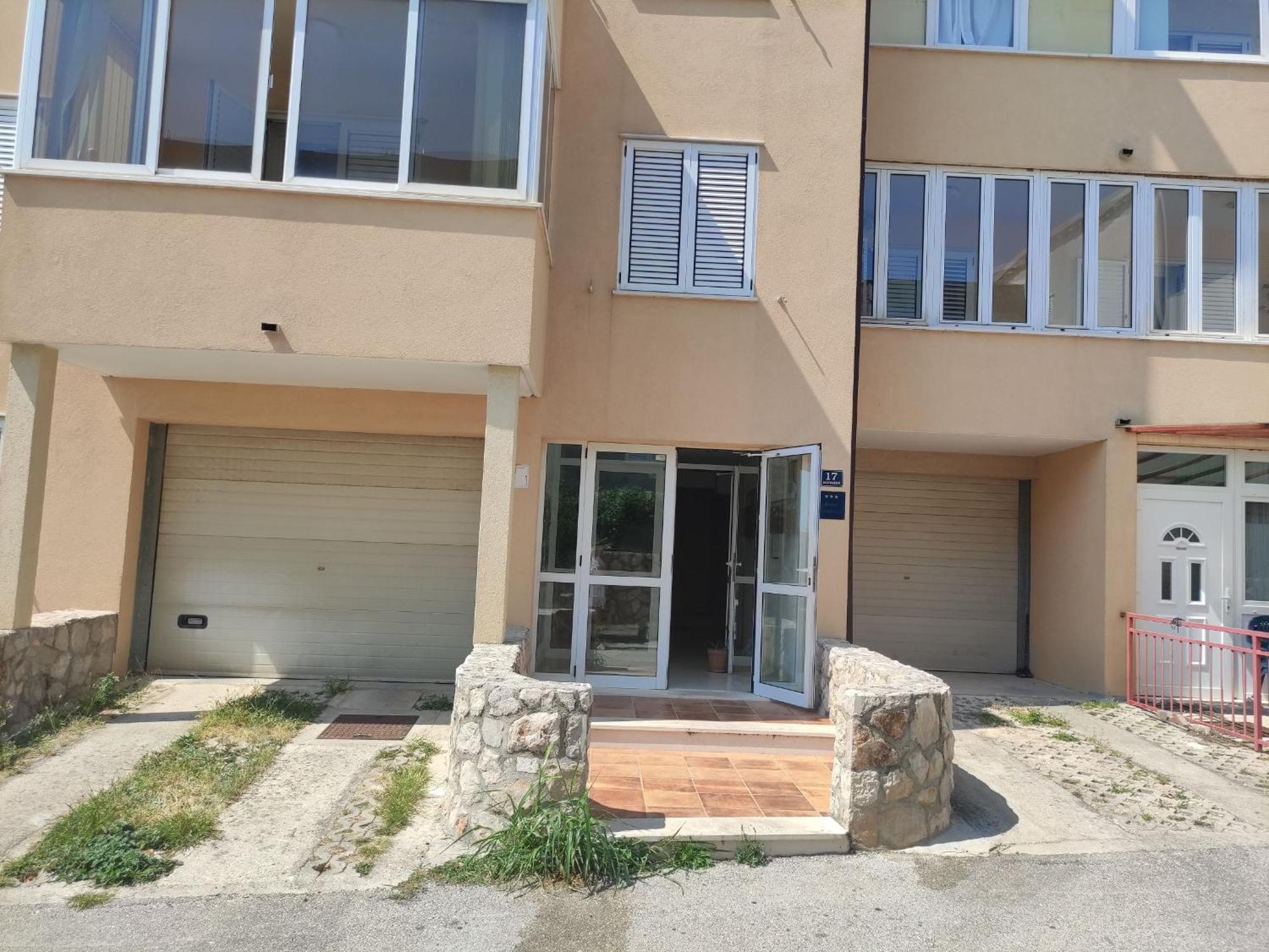 Appartement Malena 2+2 *
